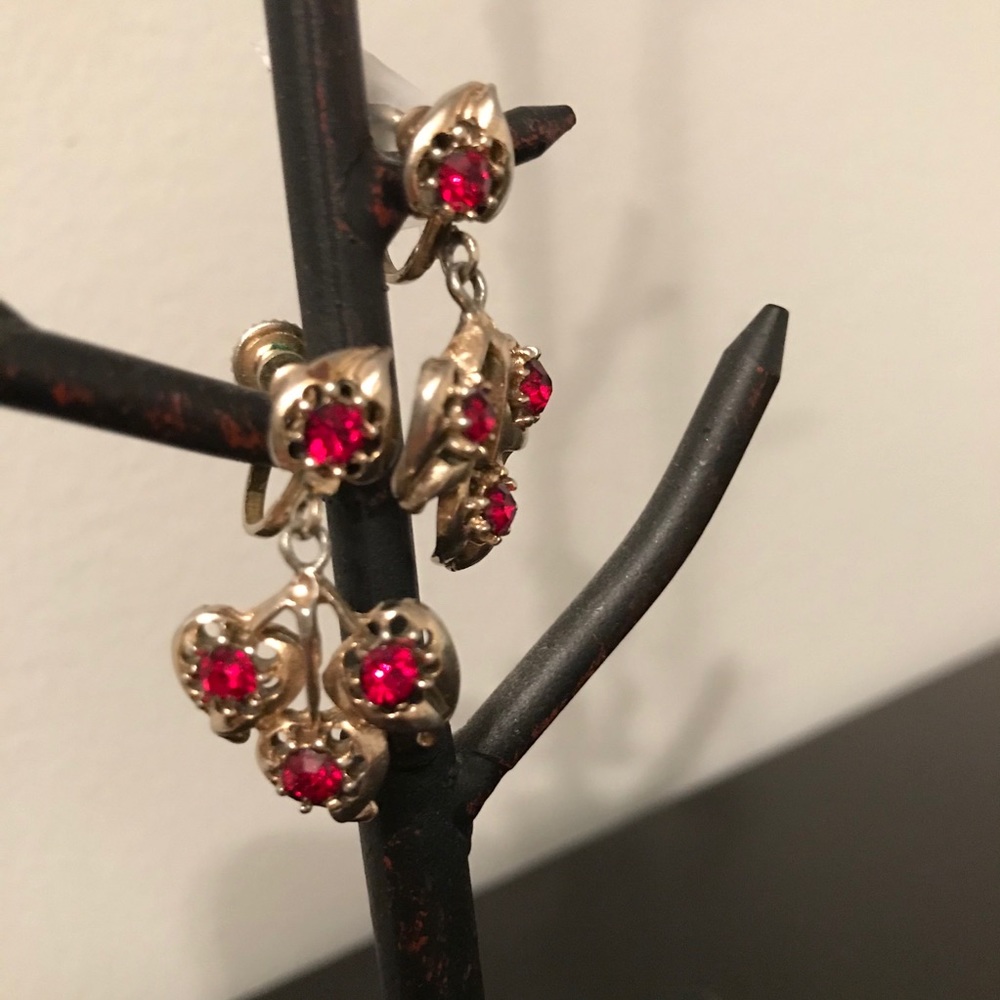 Vintage retro red glass dangle clip on earrings
